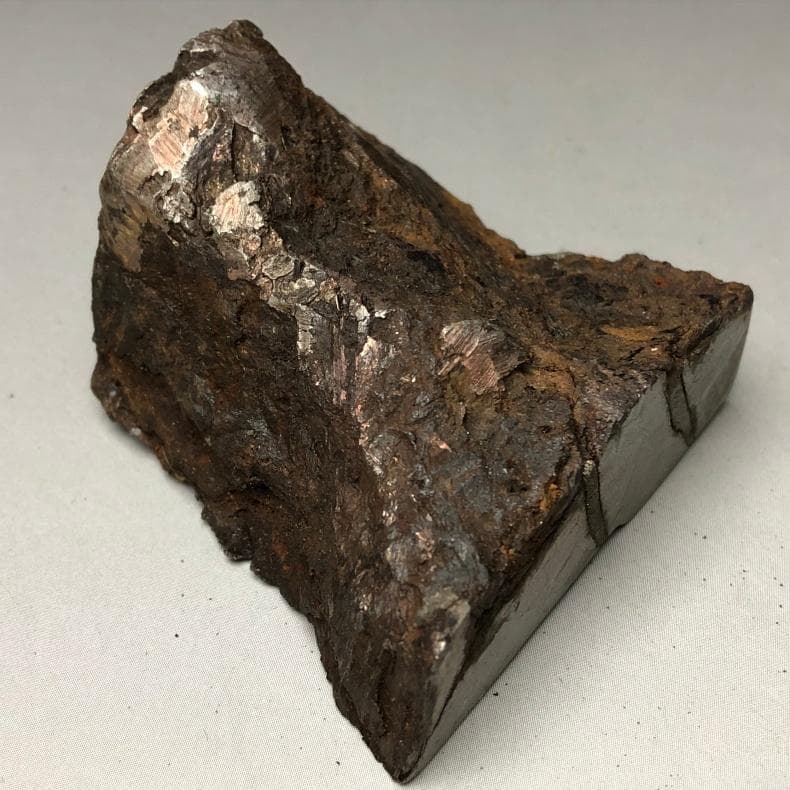 隕石 鉄隕石 アルタイ隕石 原皮付き ナチュラル 原石 重さ約207g 台