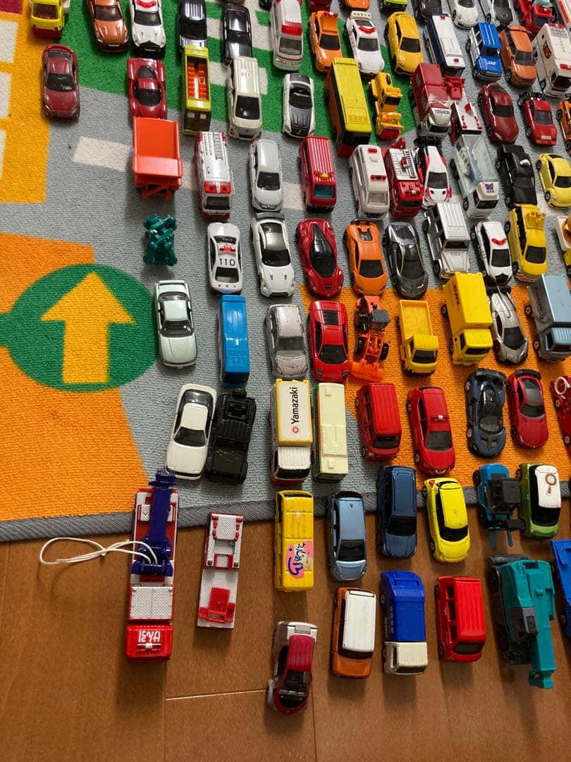 トミカ　　ミニカーセット 約140台