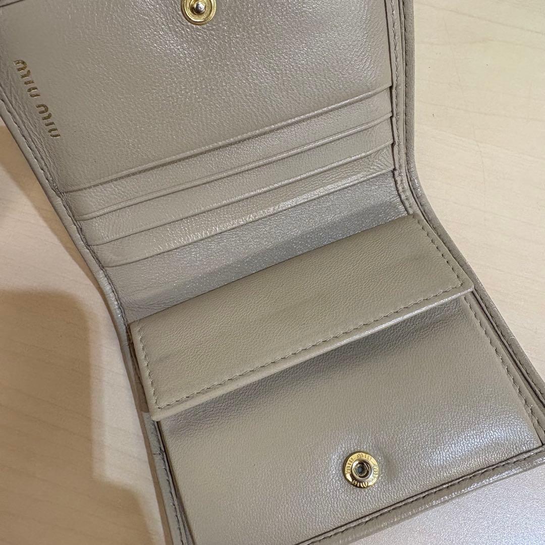 MIUMIU ミュウミュウ 折り財布 マテラッセ　 ベージュ系