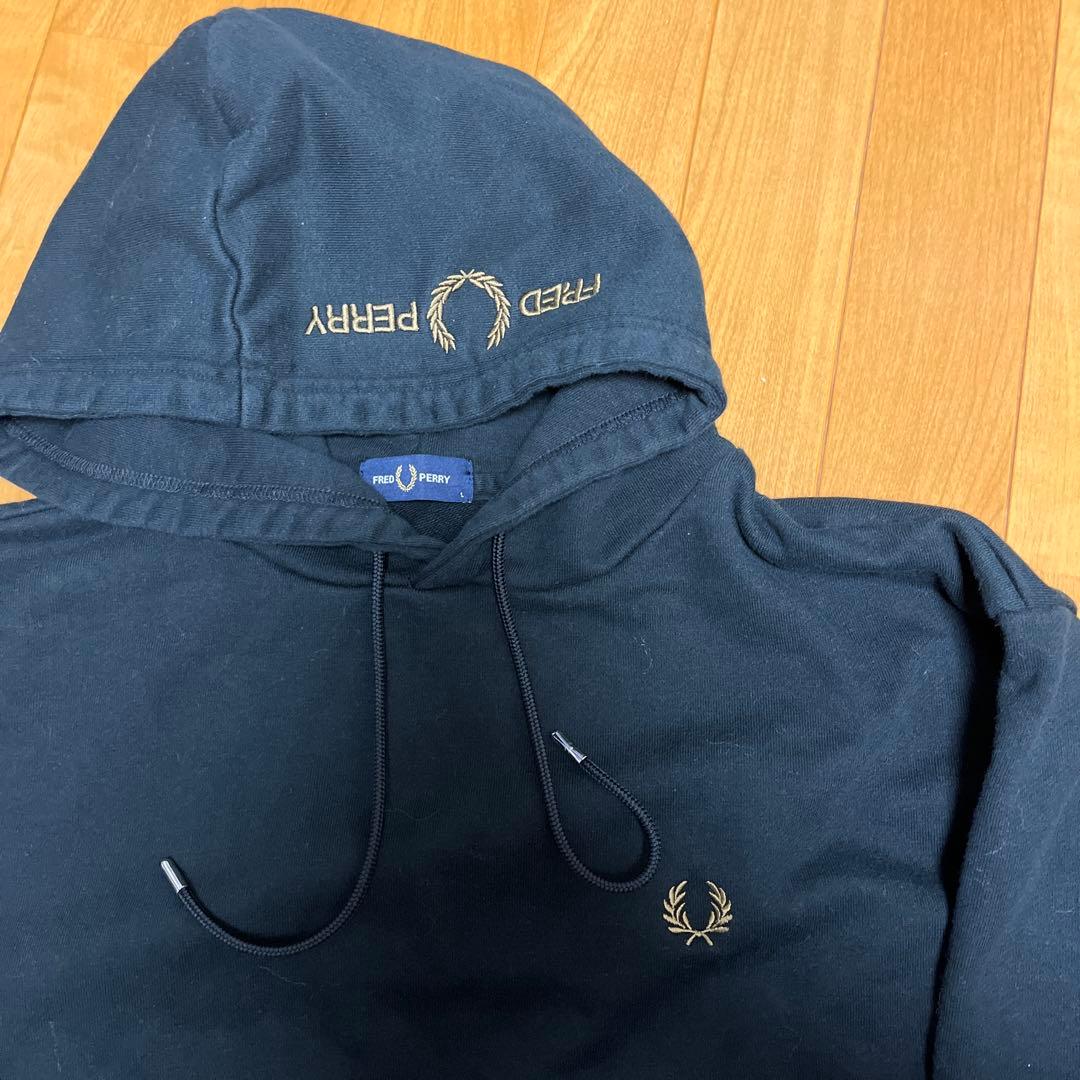 FRED PERRY 別注 フードロゴ刺繍スウェットパーカー