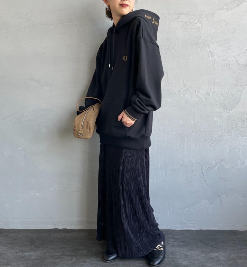 FRED PERRY 別注 フードロゴ刺繍スウェットパーカー