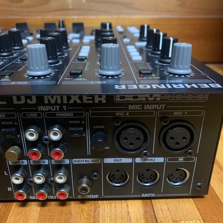 動作品【早い者勝】 BEHRINGER DDM4000 DJミキサー 4ch
