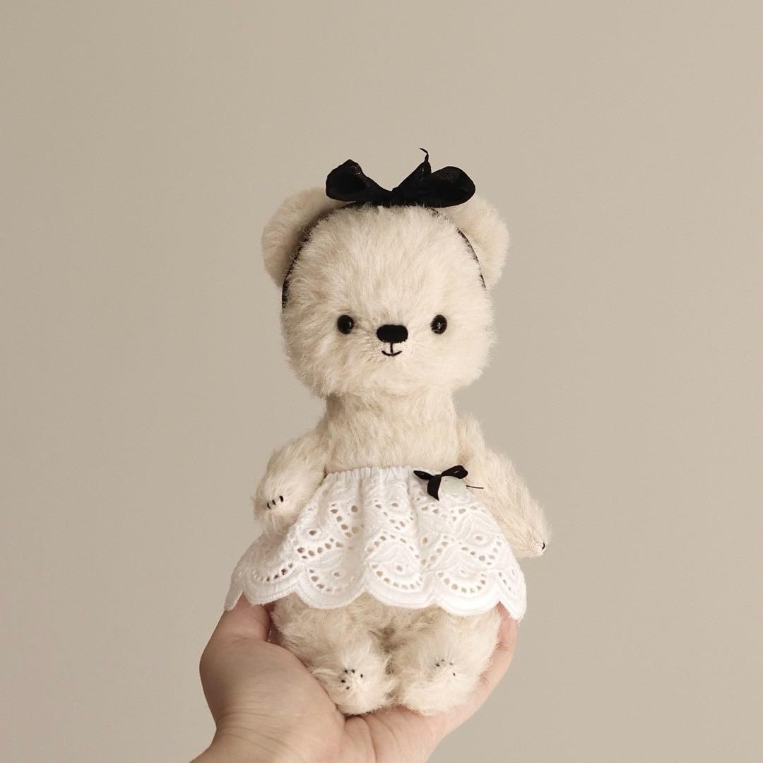 かわいい白熊ちゃん ぬいぐるみ くま ハンドメイド 海外作家様 テディベア