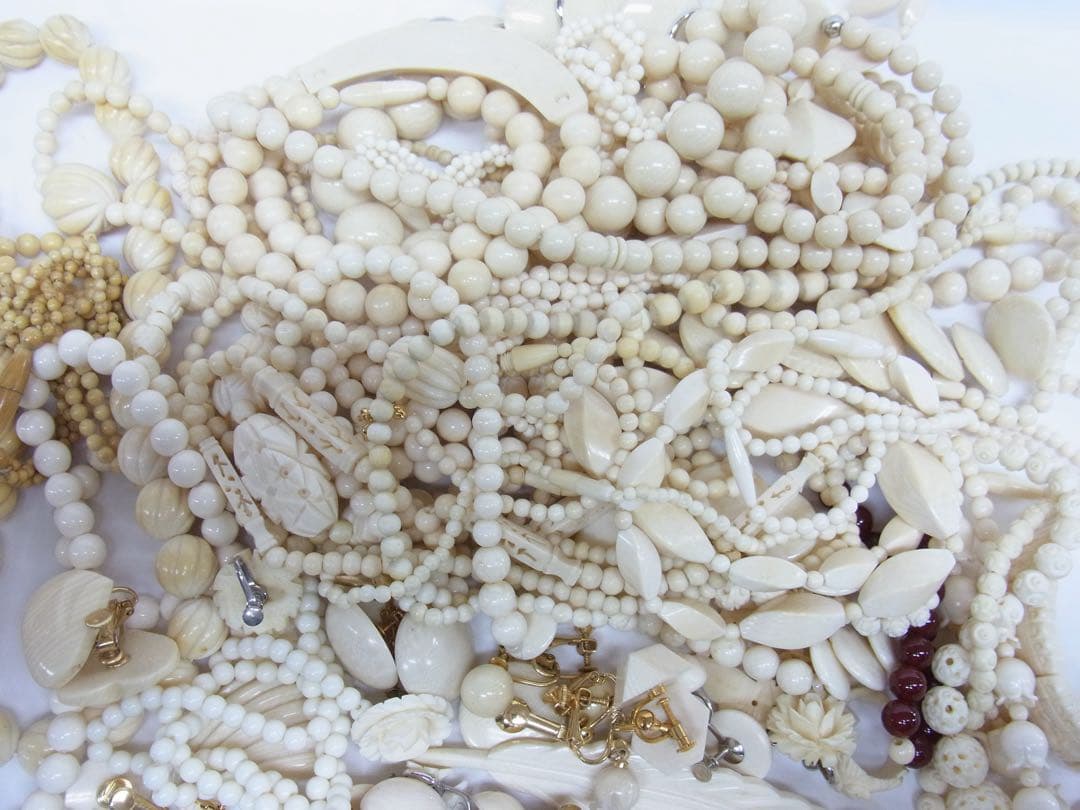 **様 ビンテージ　クリーム色系　アクセサリー　いろいろ　1000g