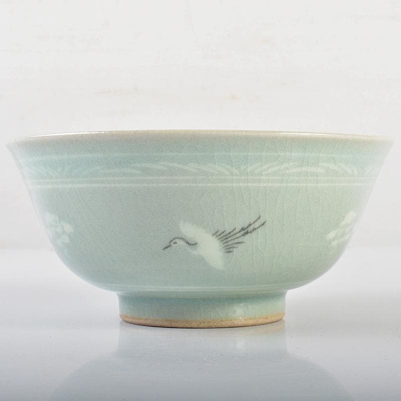 韓国人間文化財　柳海剛（柳根瀅）作　高麗青磁　象嵌鶴雲文茶碗　共箱　VR6347