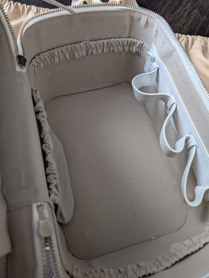 FOXY ホワイトレザー バニティケース