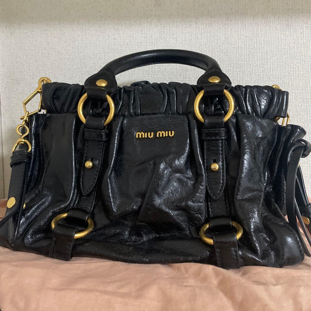 miu miu 黒 レザー ショルダーバッグ