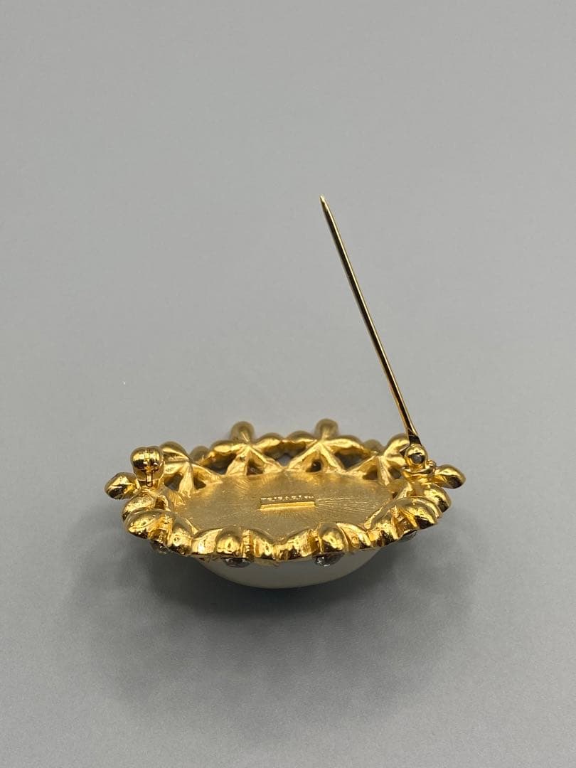 lotuscloud 2541⭐️TRIFARI トリファリヴィンテージブローチ