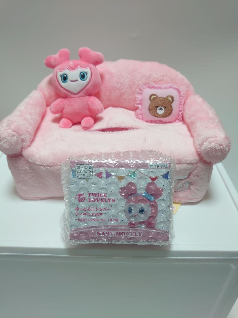 【MOMO•モモ】TWICE　ティッシュカバー　チャーム　缶バッジ　アクスタ