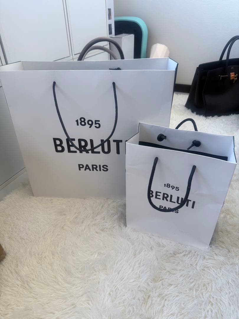 美品 Berluti ベルルッティ チャーム付