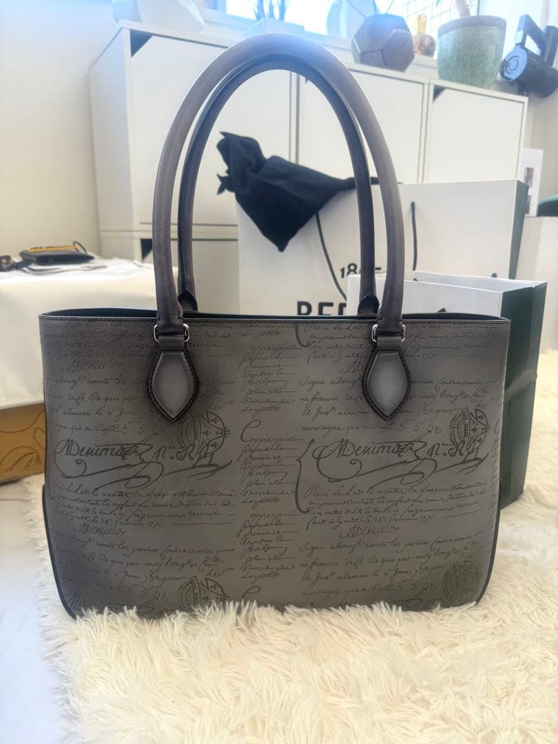 美品 Berluti ベルルッティ チャーム付