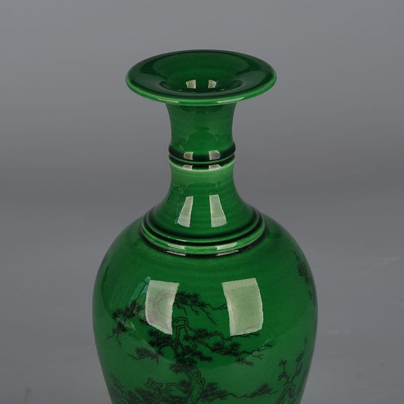 中国 大清乾隆年製 緑竜紋 長頸瓶。