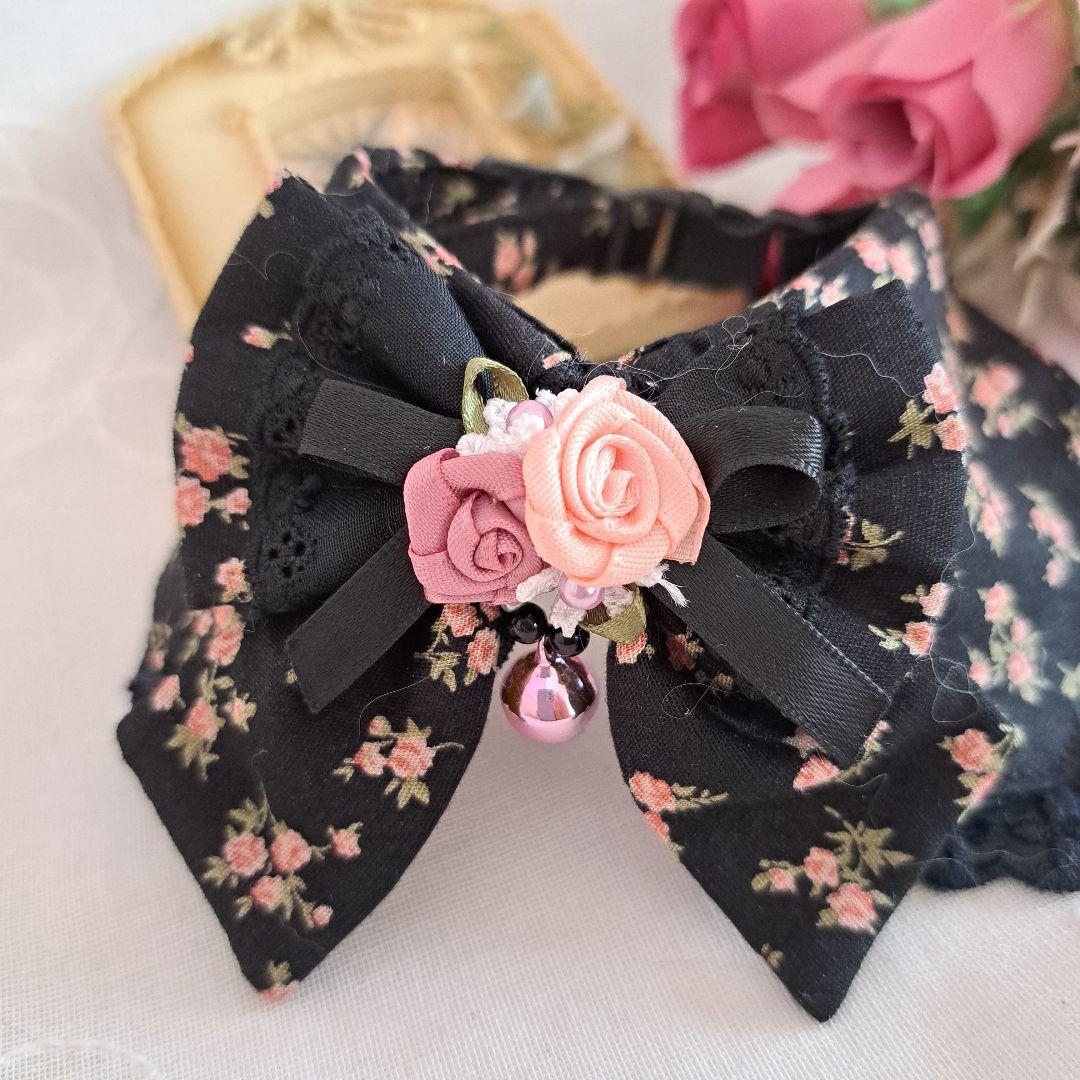 ミニチュアローズ柄(ブラック)わんちゃん猫ちゃん用襟付首輪 黒ドット