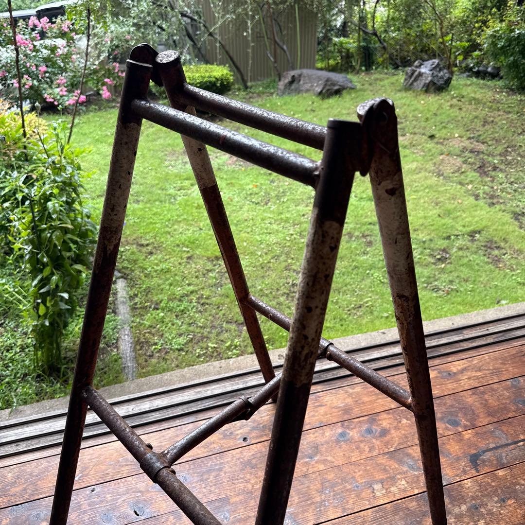 古道具錆た古い脚立ビンテージ古びた鉄製作業足場昭和レトロオブジェ