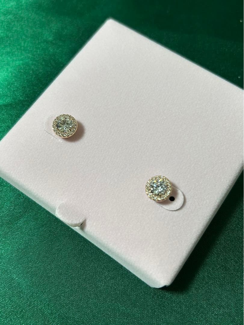 新品 スワロフスキー スタッドピアス 両耳用 ローズゴールド - メルカリ