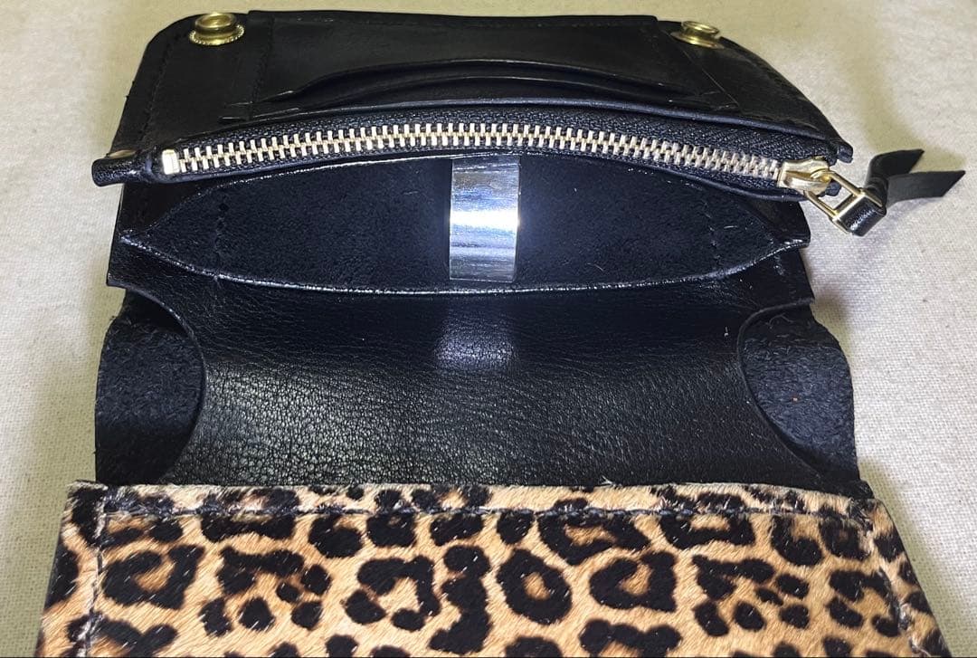 ミドル トラッカーウォレット ポケット部分本革ハラコ豹柄 三層