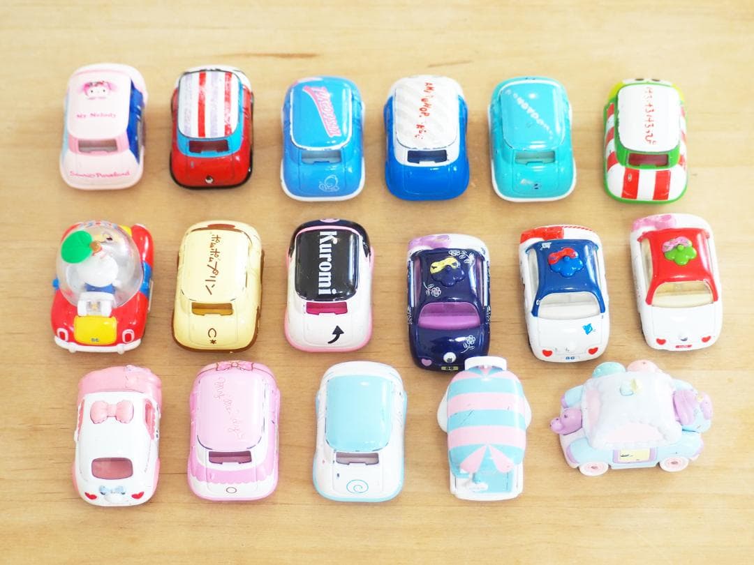 廃盤 ドリームトミカ★サンリオ 17台セット ハローキティ ミニカー