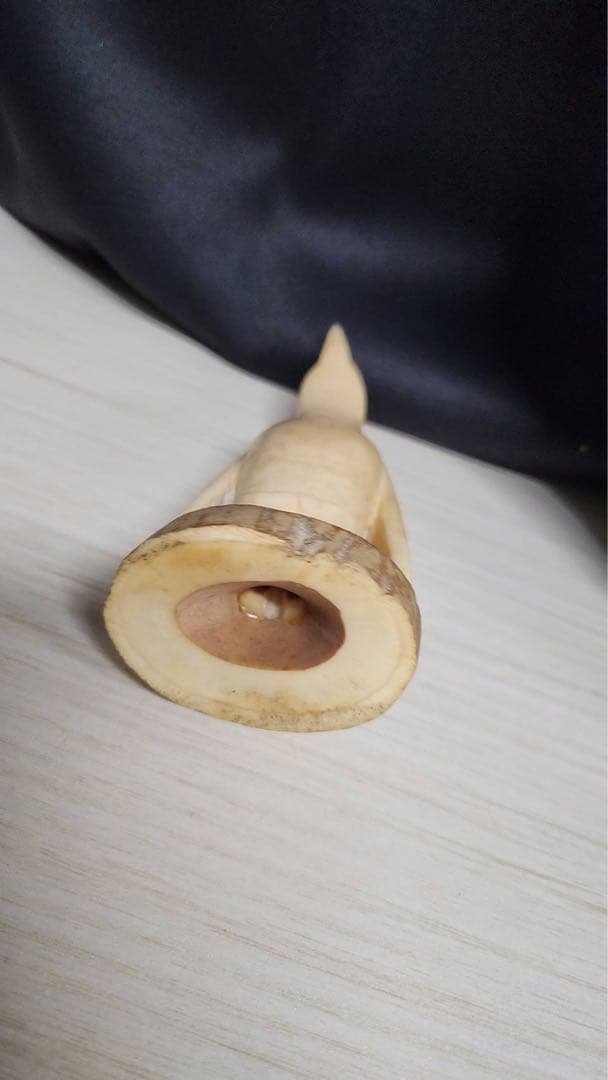 マッコウクジラ 歯 鯨歯 135.7g 置物　ペンギン