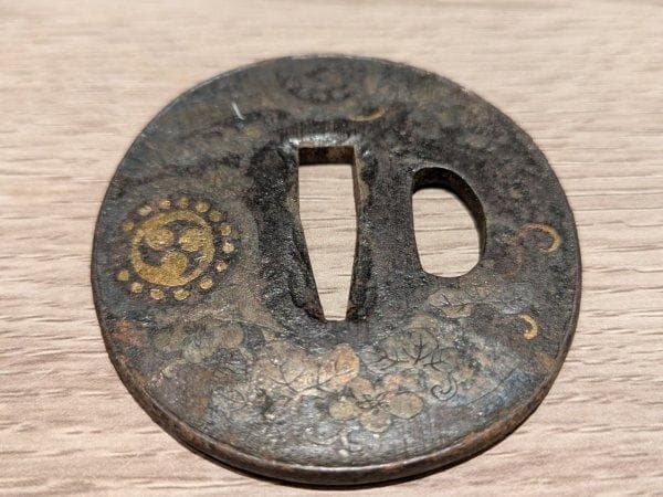 鉄鍔 三つ巴 家紋 金象嵌 金彩 刀装具 時代物 レトロ アンティーク