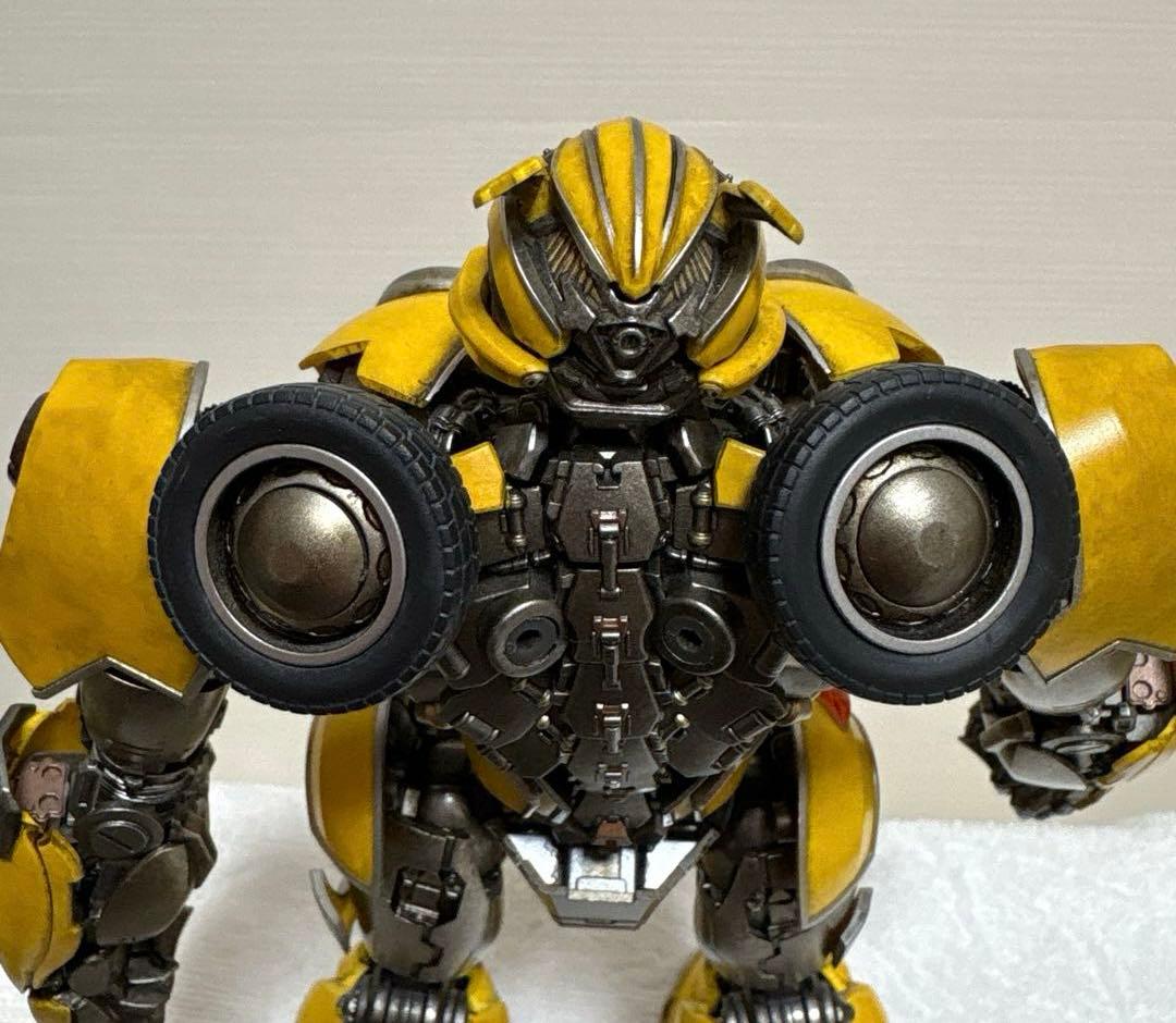 トランスフォーマー　バンブルビー　DLXスケール・コレクティブル・フィギュア