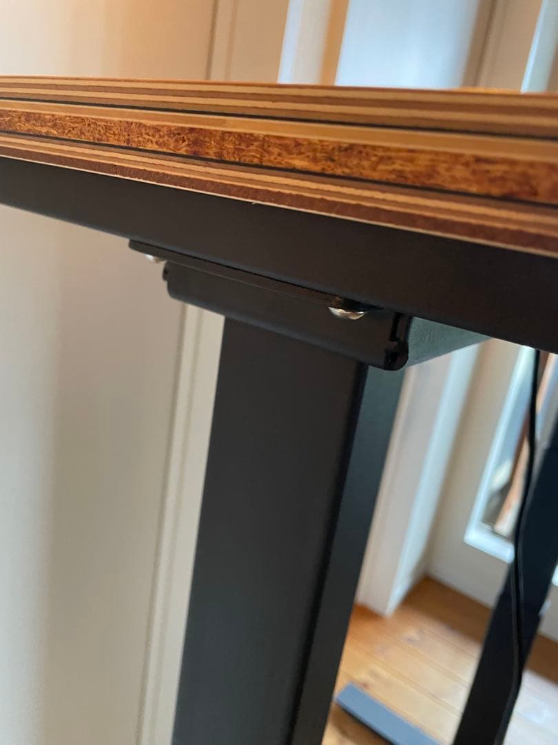 BORDERLESS FeEL 電動スタンディングデスク