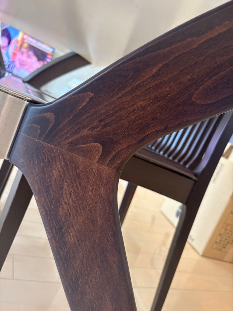 カリガリス　トーキョー　ガラス天板　ダイニングテーブル