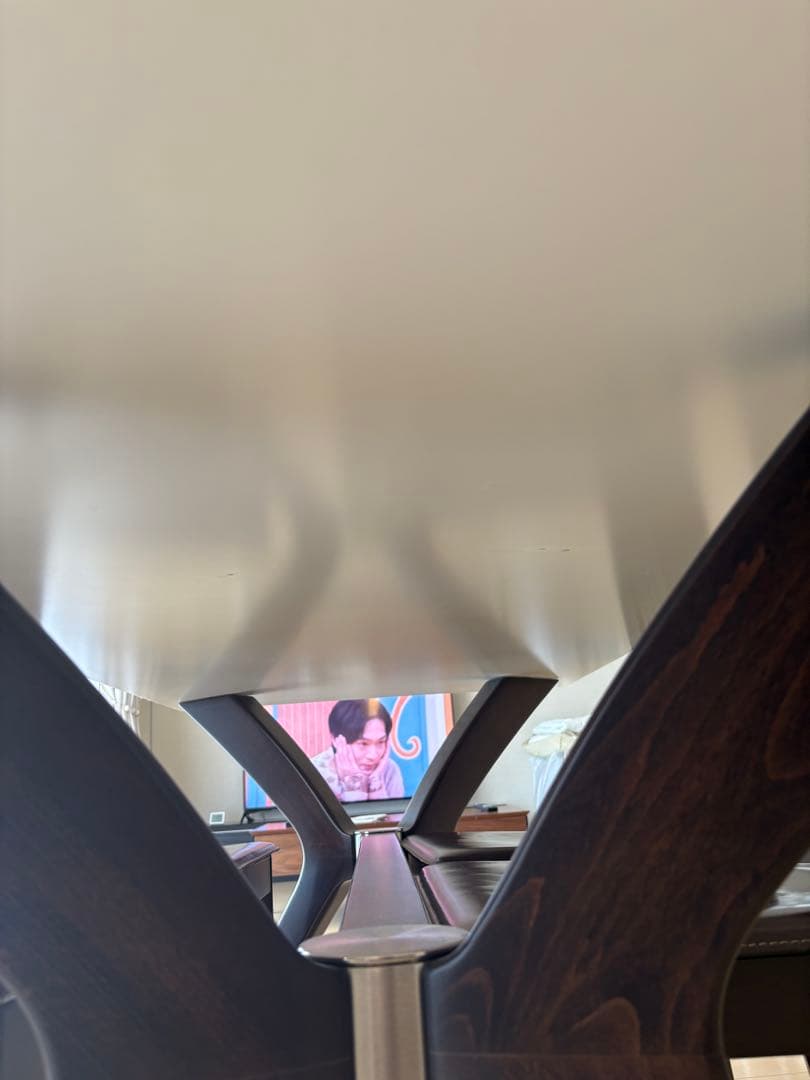 カリガリス　トーキョー　ガラス天板　ダイニングテーブル