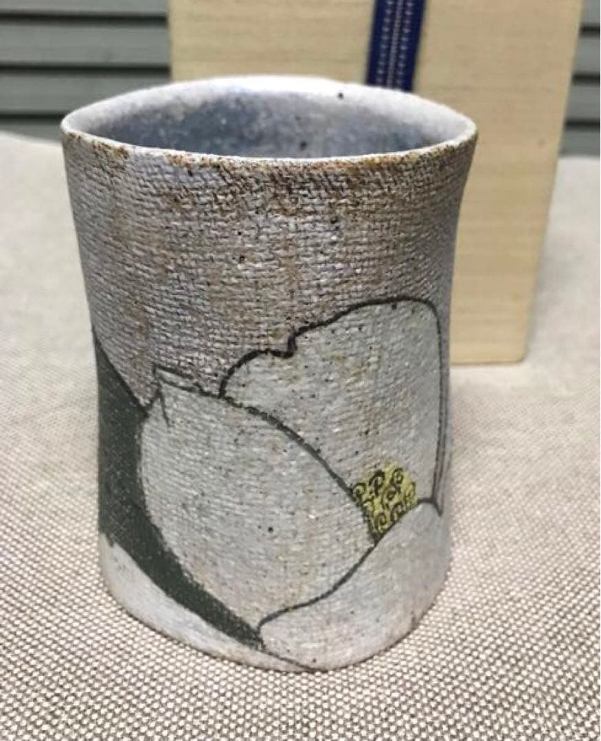 作家もの 人気作家 伊藤東彦 布目 湯呑 白花 共箱 手描き フリーカップ