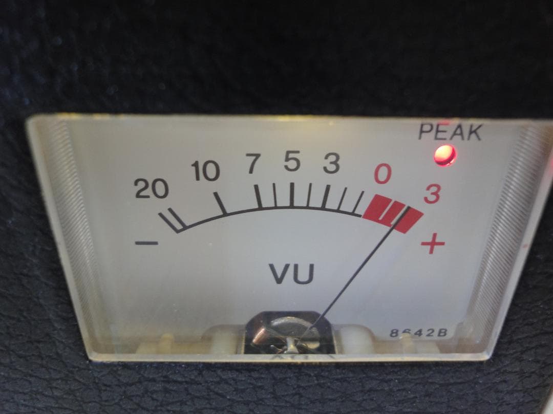 自作 ステレオVUメーター90号機(ピーク表示機能LED付)
