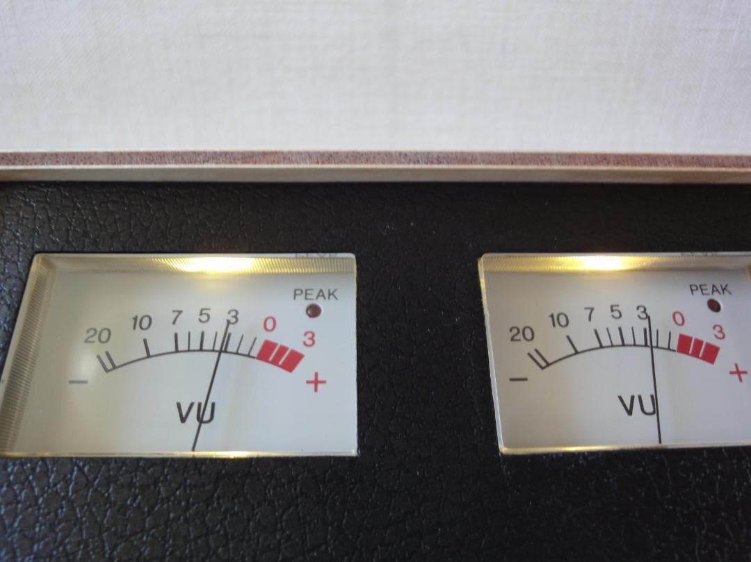 自作 ステレオVUメーター90号機(ピーク表示機能LED付)