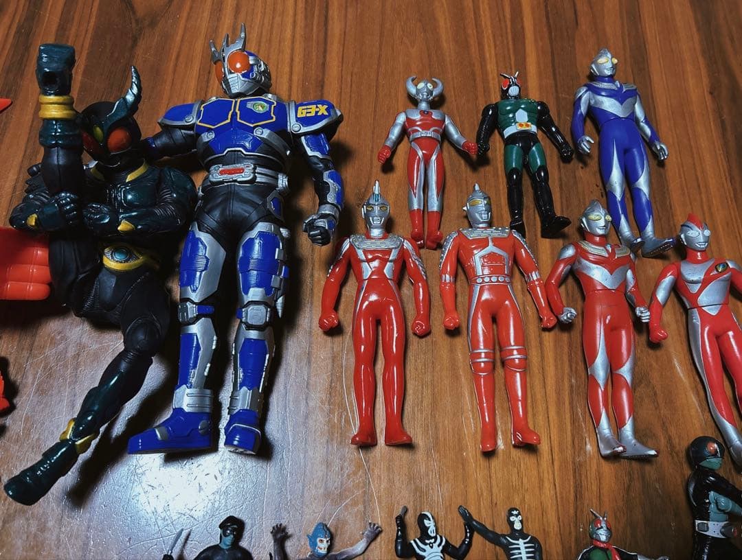 特撮ソフビまとめ売り/ウルトラマン・仮面ライダー等 - メルカリ