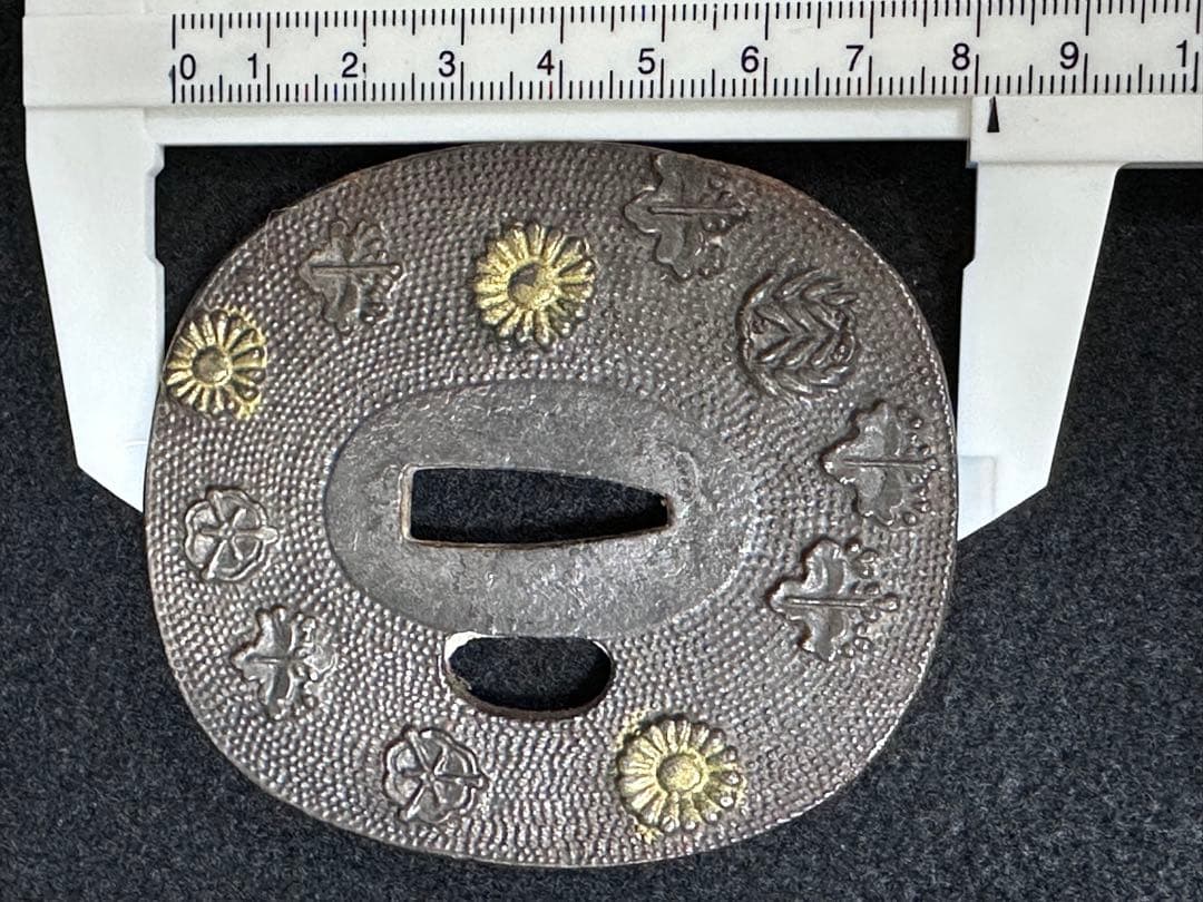 古美術　鉄地鍔三点まとめ　B 透鍔など　刀装具