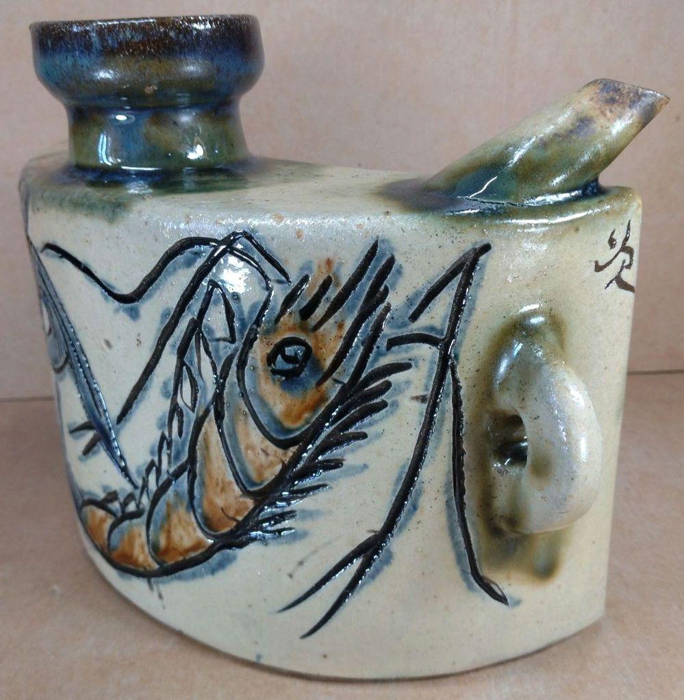 本物保証】金城次郎 壷屋焼 抱瓶(海老魚紋) 共箱 栞 w25.3㎝