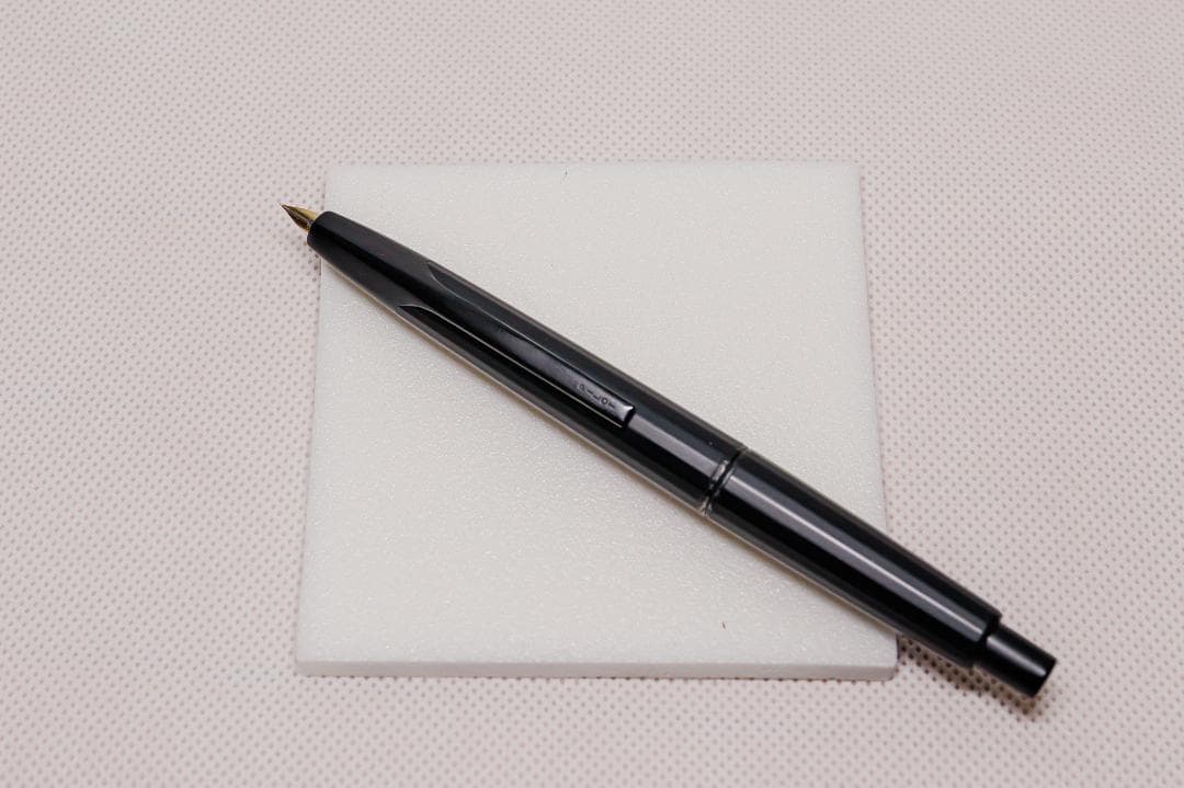 【希少】PILOT 　”多面体”　キャップレス　マットブラック