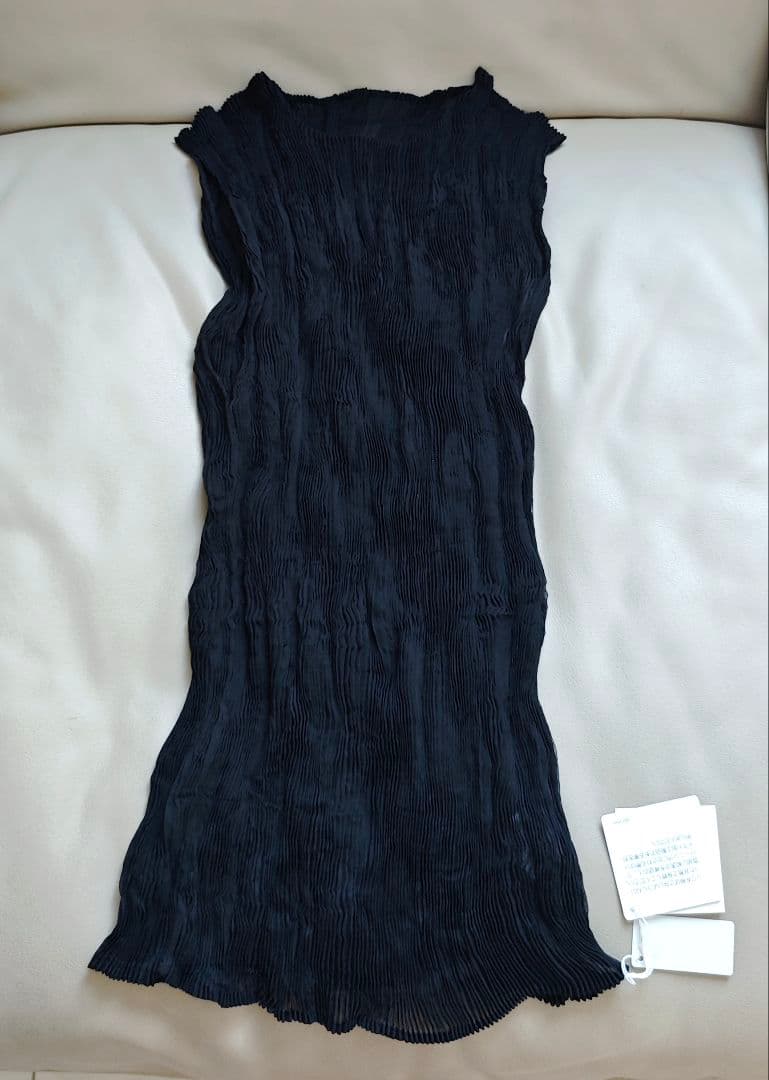 トップス ISSEY MIYAKE CHIFFON TWIST BLACK