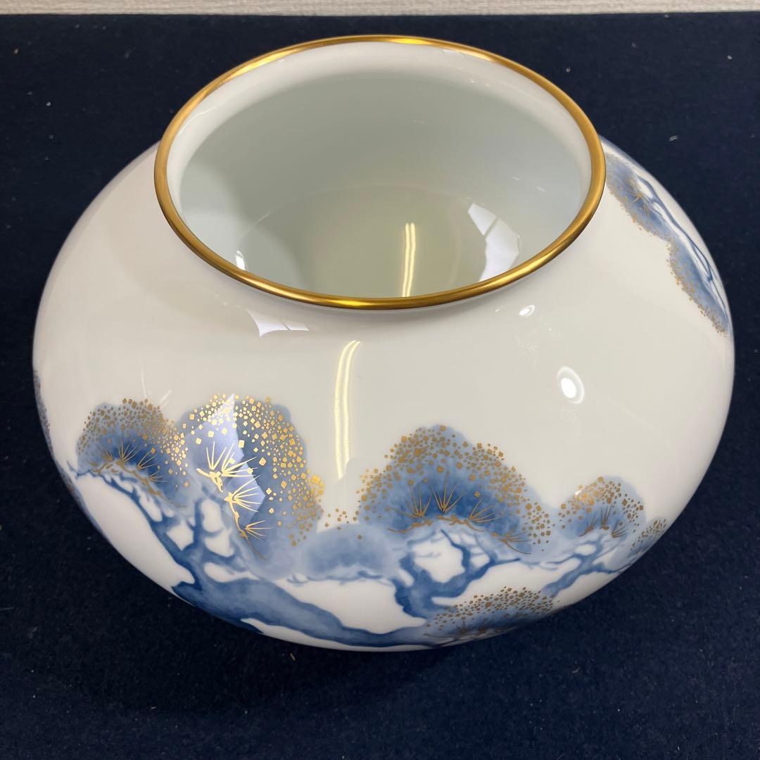 大倉陶園金彩松文花瓶