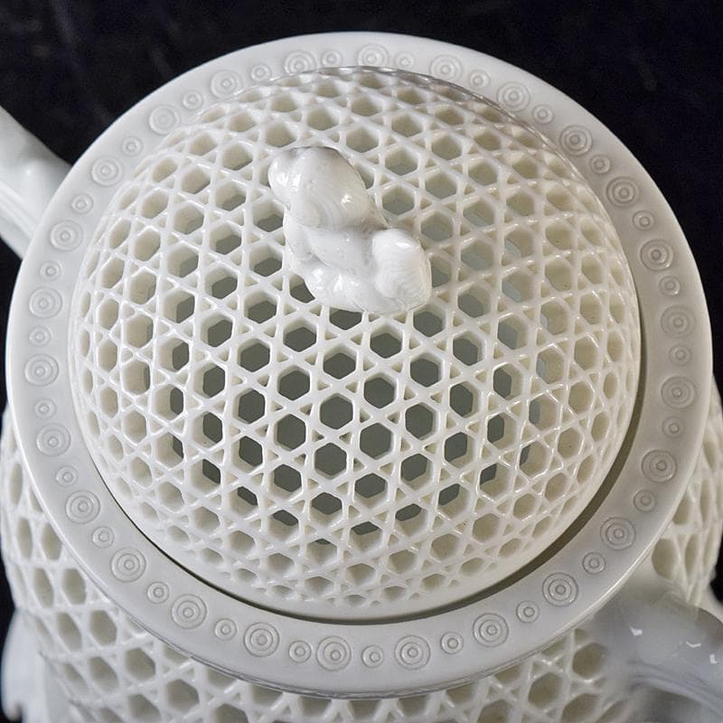 平戸焼 十五代中里茂右衛門造 白磁 菊花座篭目透彫