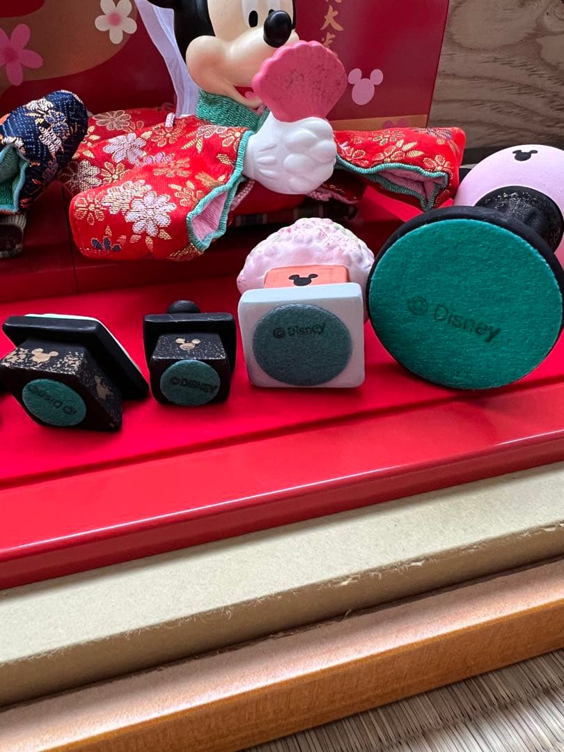 ミッキーミニー雛人形　吉徳大光　陶器製　ガラスケース付き