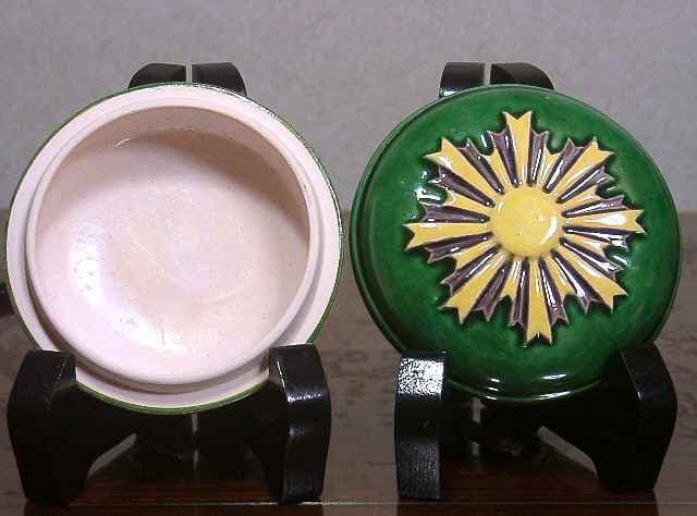 梅上尊融　御好　旭日　交趾香合　初代久世久宝作　無傷　共箱　保証。