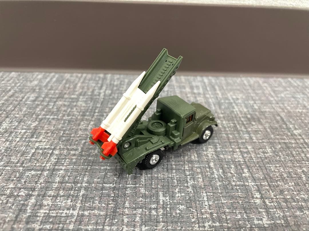 トミカ　77 トヨタ　自衛隊ロケット車