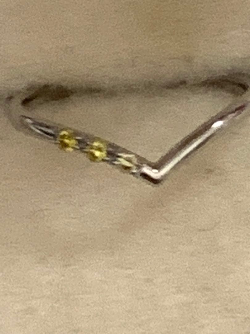 プラチナ950V字型リング イエローダイヤモンド　サイズ13号