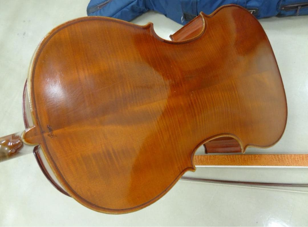 エーリッヒ・グリューナート サイン入り 1977年製、フルサイズ（４／４）