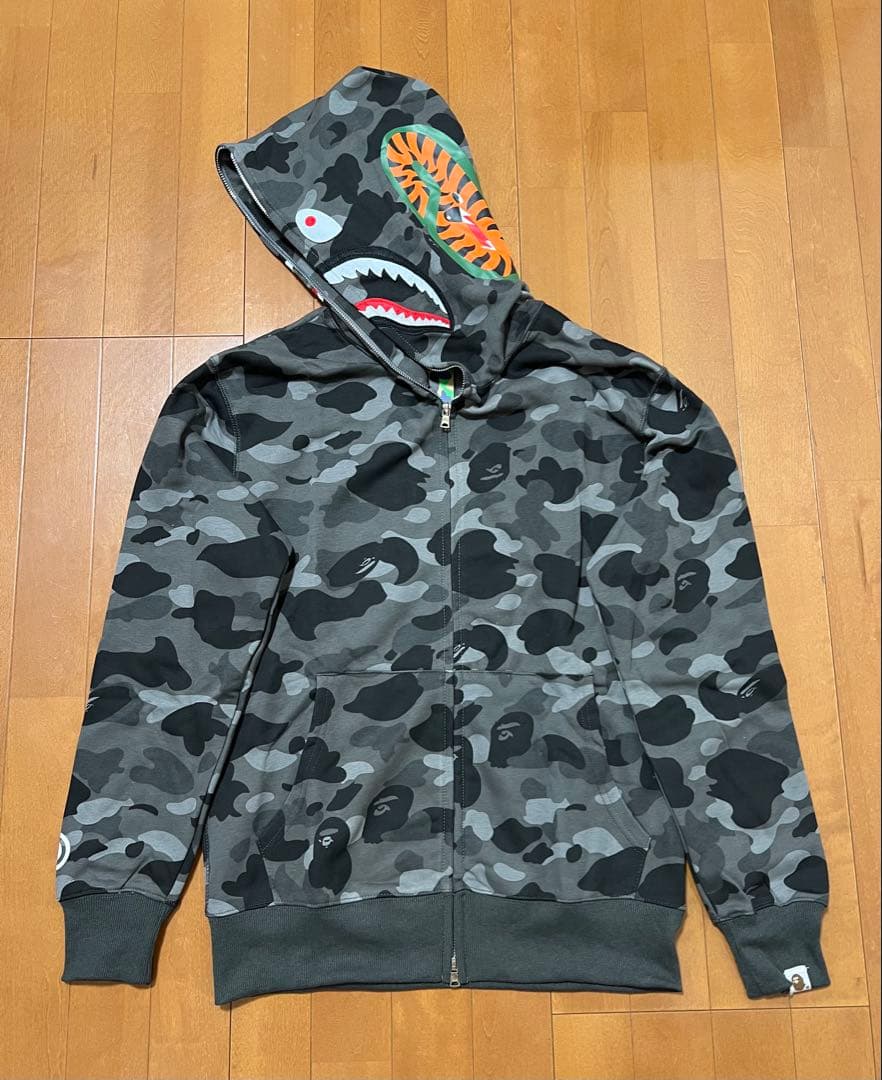 A BATHING APE カモフラージュシャークパーカー