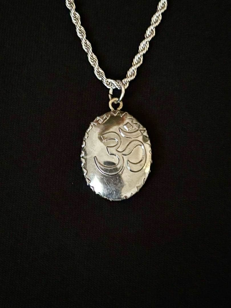 藤井風さん　【訳あり】シヴァ《レッド》オームペンダント(現品限り)⭐︎おまけつき