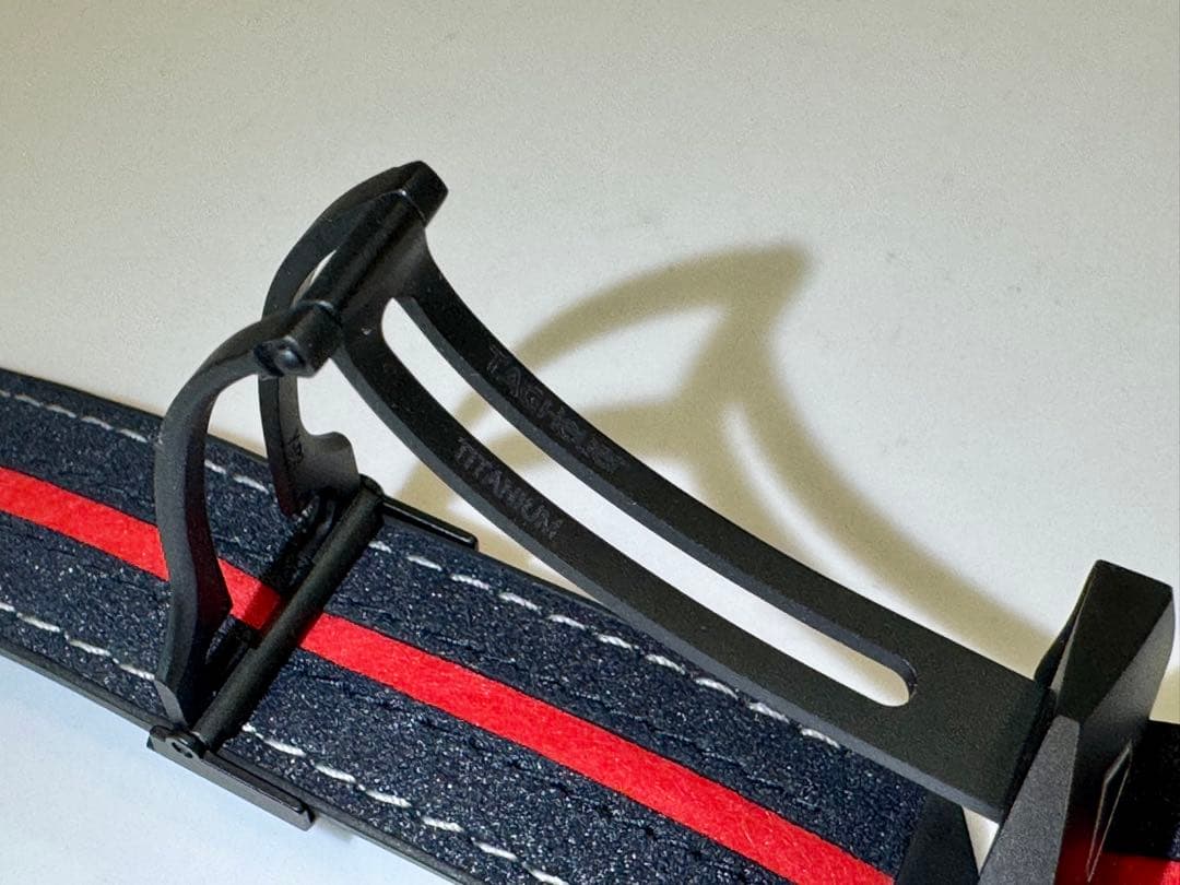 タグホイヤー　コネクテッド用　レッドブル限定ベルト