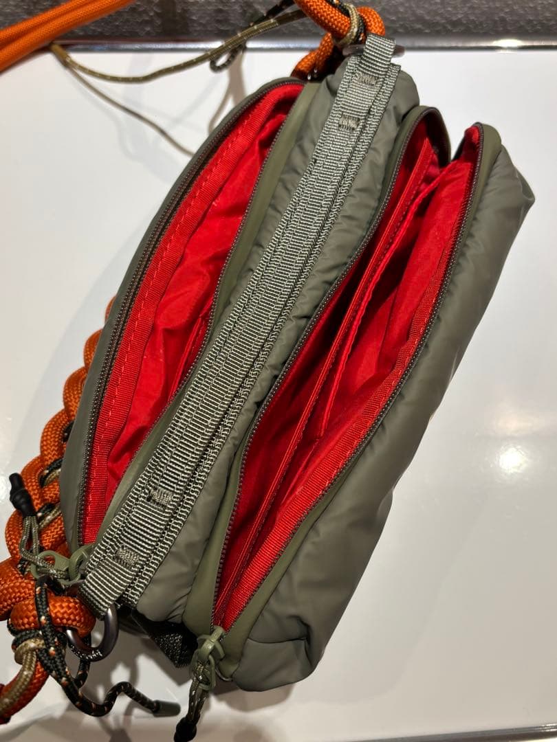 Topologie トポロジー　ボトルサコッシュ ショルダーストラップ　カーキ