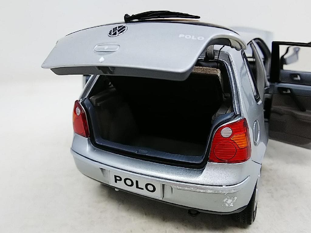 上海ディーラー特注品 ANSONアンソン製 1/18 フォルクスワーゲン・ポロ