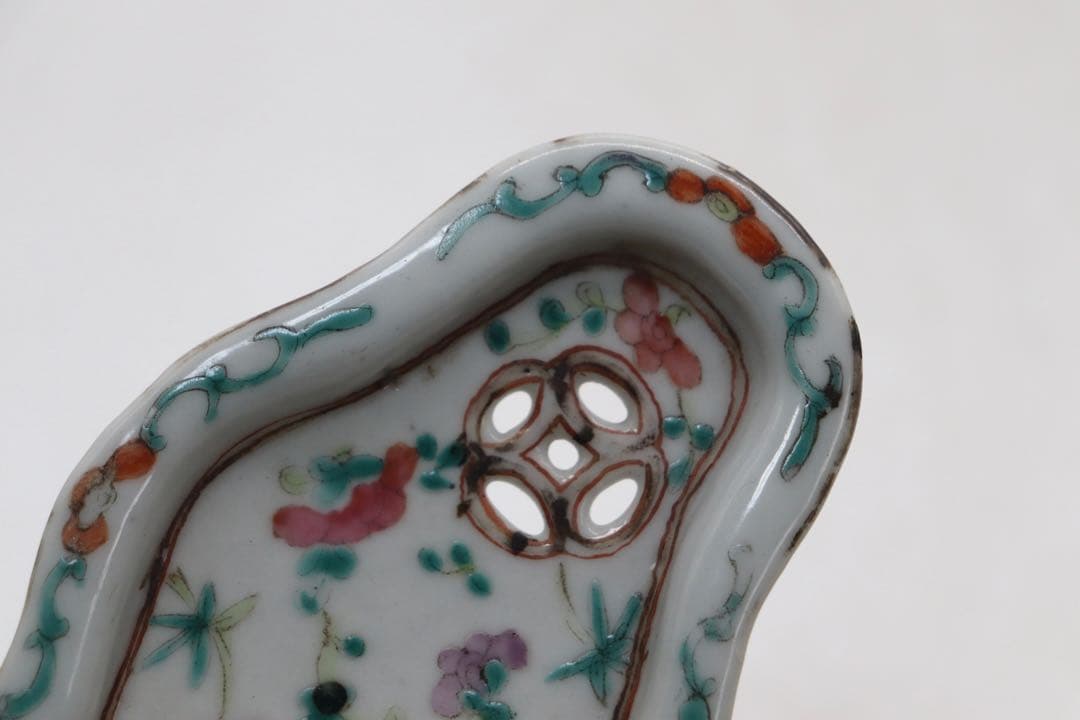 中国　清時代　粉彩花卉昆虫紋香燻　送料込み1213