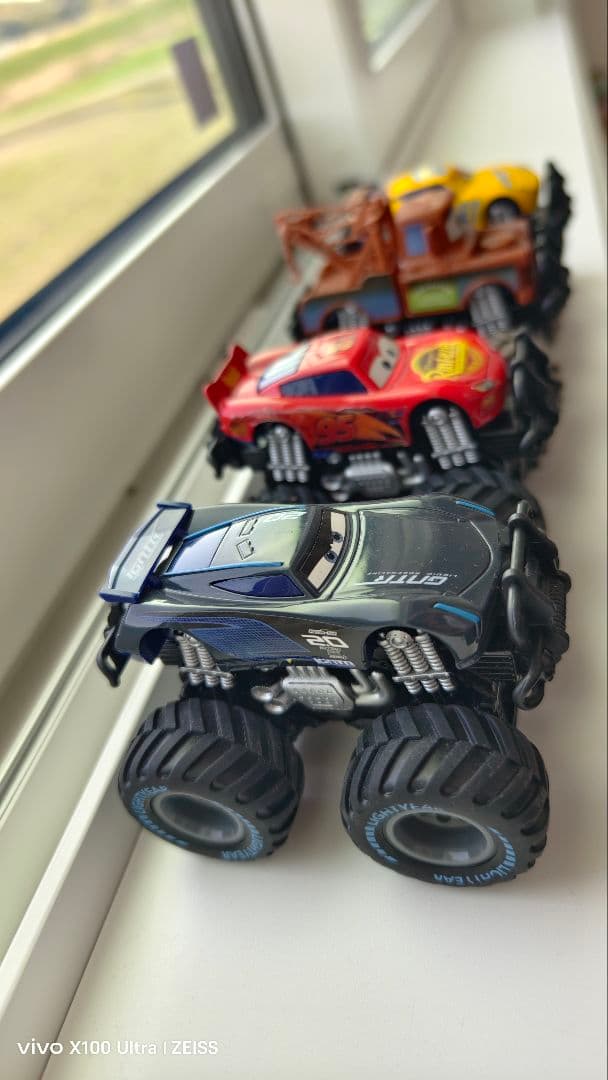 【新品】 カーズ モンスタートラック 8台セット ラミレス メーター ストーム