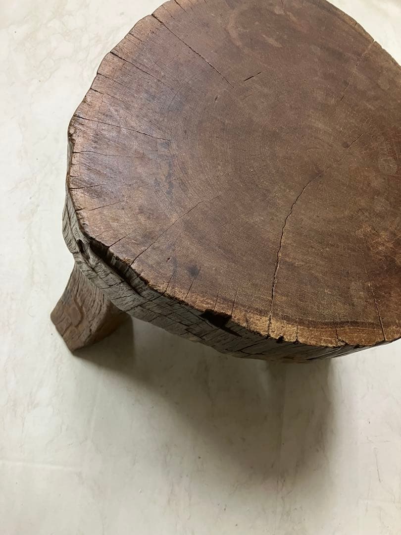 mOdern. 木製アフリカンスツール 3本脚×丸太